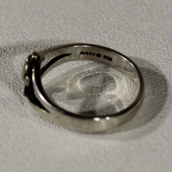 James Avery Retired Heart and Cross Ring - Picture 5 of 6